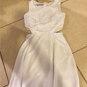 Elegant White Sleeveless Dress